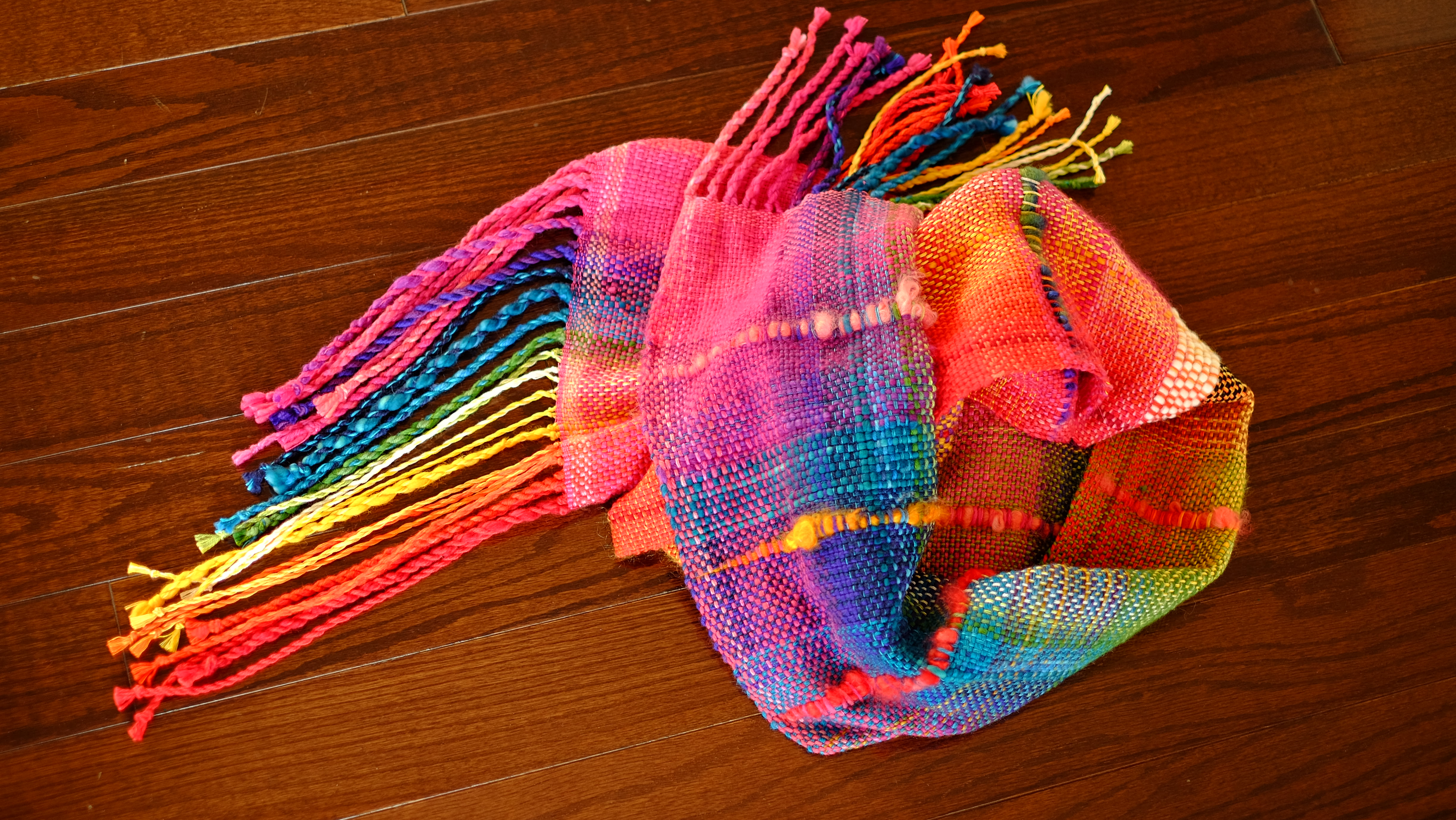 虹織りアート作品です/Rainbow Weaving Art