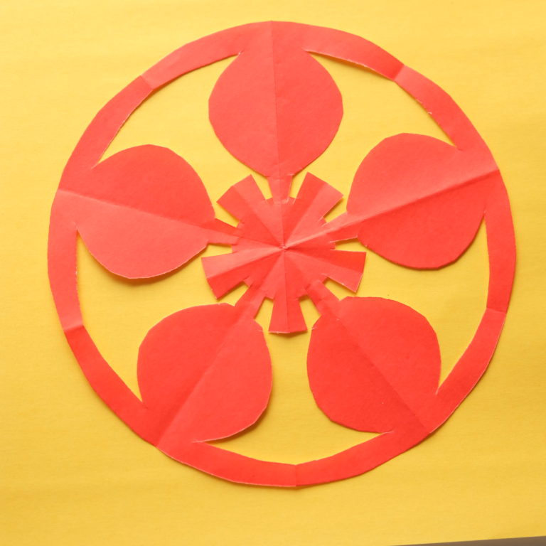 江戸時代の家紋を切り紙したよ / Paper cutouts Japanese family crests 虹織りアーティスト 陽子